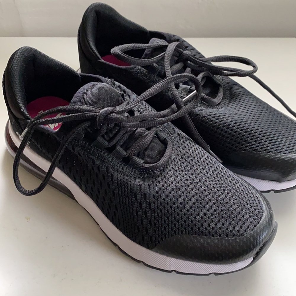 Avia O2 memory foam sneakers.